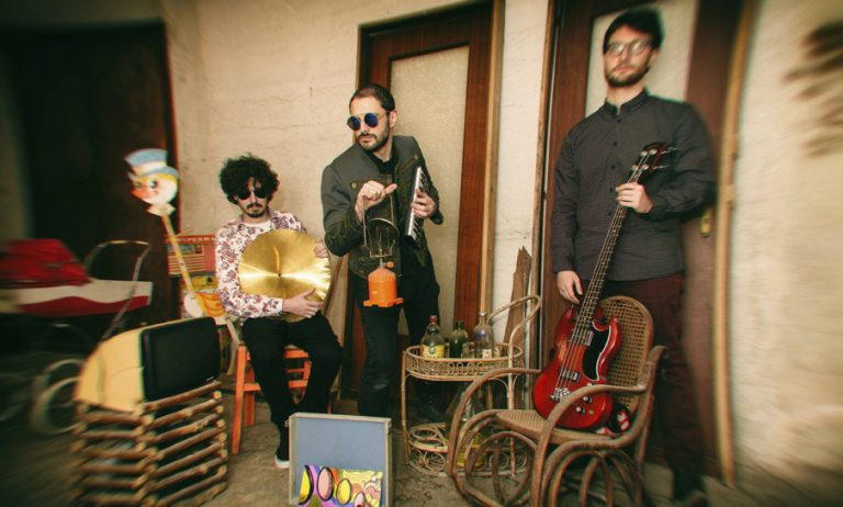 Rubber Eggs: tornare indietro nel tempo con tre uova di gomma (istruzioni per l’uso)