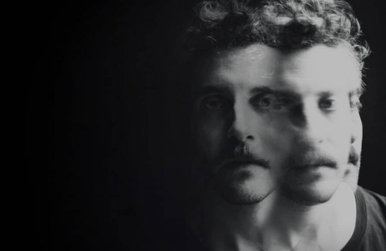 Rhò sale a “cavallo” tra musica, cinema e visual art