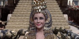 Elizabeth Taylor interpreta Cleopatra