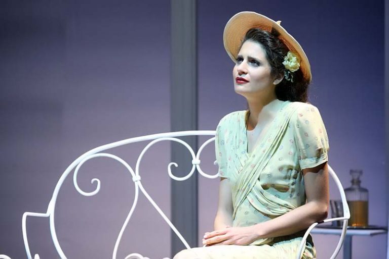 “Il teatro è fatto di carne”. Ce lo racconta Silvia Siravo