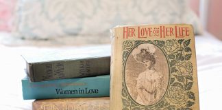 pila di libri sulle donne della storia