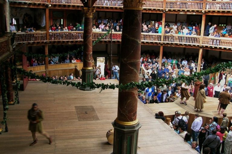 Al Globe Theatre arriva la Politica: cosa direbbe Gigi Proietti?