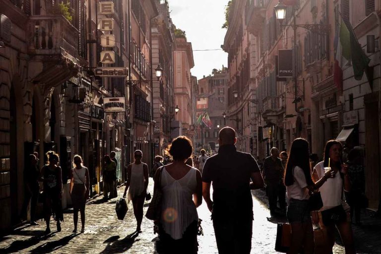 La leggenda del Munaciello napoletano: folklore dell’orrore