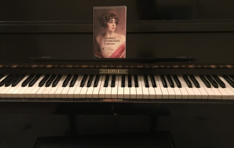 il piacere di d'annunzio recensione e commento