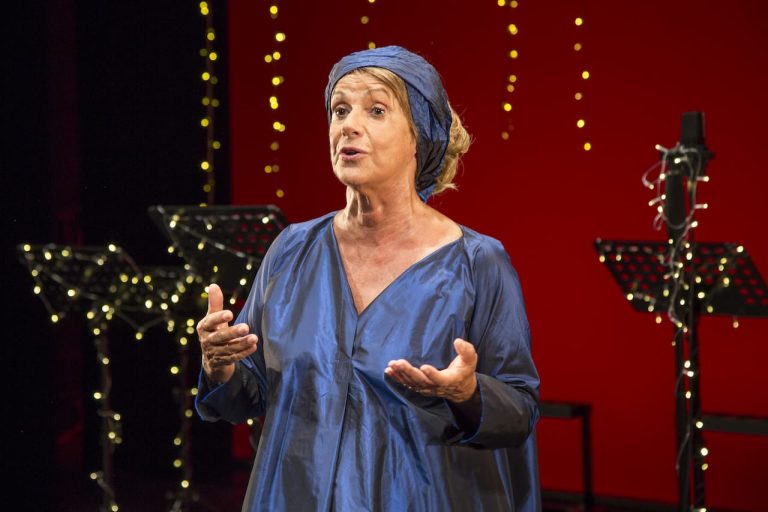 Con “Intelletto d’amore” Lella Costa celebra il rapporto tra Dante e le donne