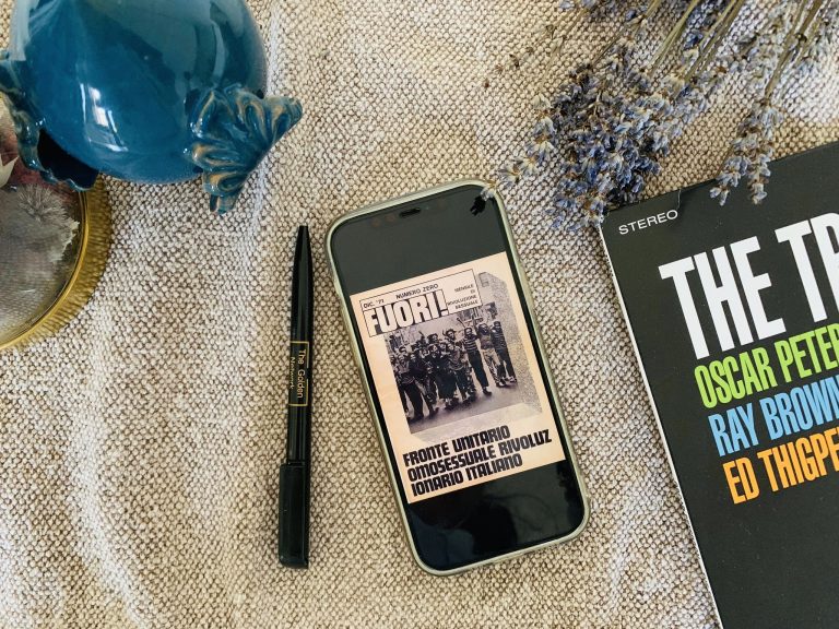 “FUORI!!!”: 50 anni di rivoluzione omosessuale tra le pagine di una rivista