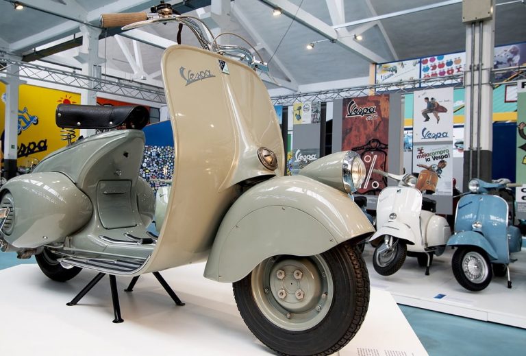 VespaSoundsCool mostra Vespa per il 76esimo anniversario