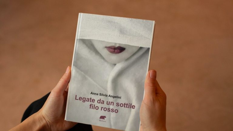 legate da un sottile filo rosso bertoni recensione